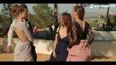 скачать клип Tom Swoon - Shingaling