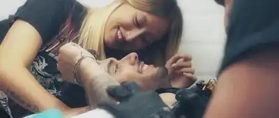 скачать клип Lara Taylor - Dont Let Me Go