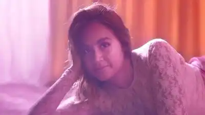 скачать клип Jessica Mauboy - Fallin