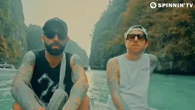 скачать клип Breathe Carolina - For U