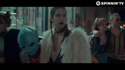 скачать клип Alok, Bruno Martini, Zeeba - Never Let Me Go