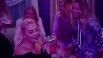 скачать клип RaeLynn - Lonely Call