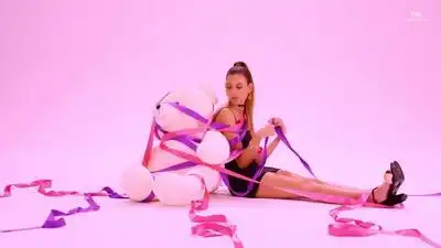 скачать клип Charli Taft - Love Like You