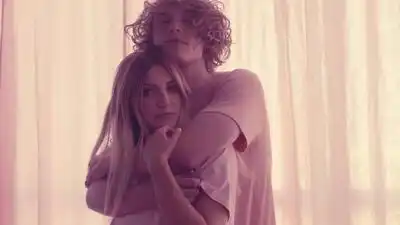 скачать клип Julia Michaels - Uh Huh