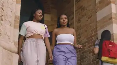 скачать клип Khalid - Young Dumb and Broke