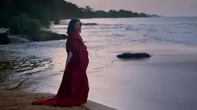 скачать клип Lorde - Perfect Places