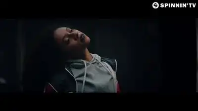 скачать клип Snavs and Fabian Mazur - Lonely Street