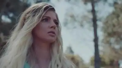 скачать клип Настя Задорожная - Я луна