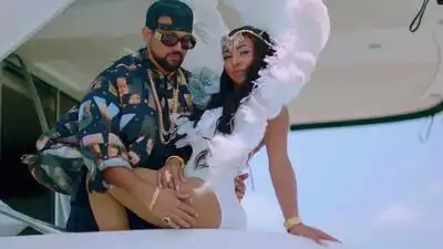 скачать клип Sean Paul - Body ft. Migos