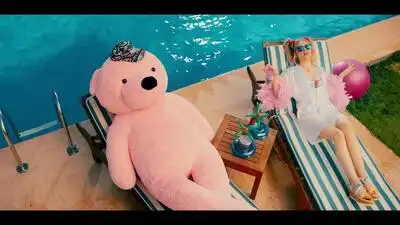 скачать клип Aleyna Tilki - Sen Olsan Bari