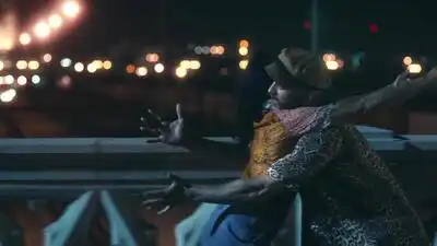 скачать клип OneRepublic and Seeb - Rich Love