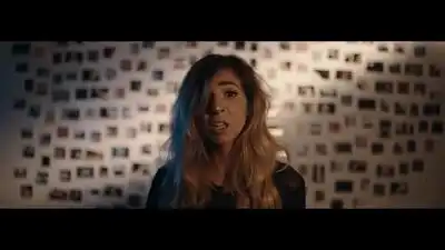 скачать клип Gabbie Hanna - Out Loud