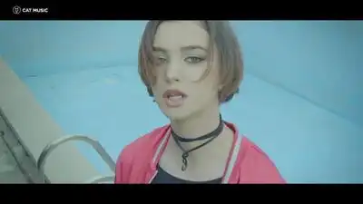 скачать клип Olga feat. Kio - Pagini albe