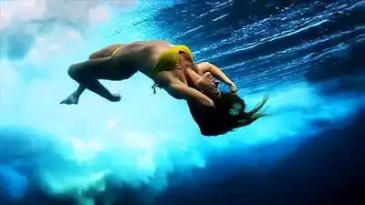 скачать клип Moon Boots - Love Strong