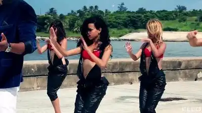 скачать клип Roberto Kel Torres - Baila