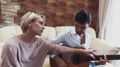 скачать клип Deja Vu Group - Чужими