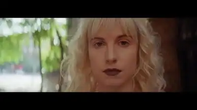 скачать клип Paramore - Fake Happy