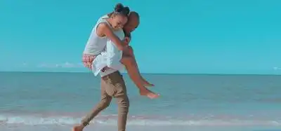 скачать клип Roberto - Vitamin U