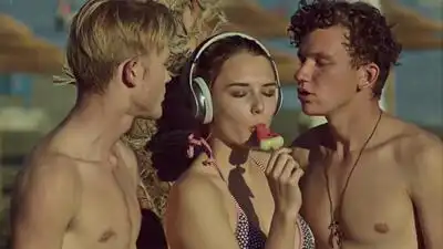 скачать клип VIVITI - Девочка PLAY