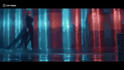 скачать клип Oana Radu - Tu m-ai facut praf