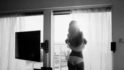 скачать клип Юлия Беретта - Любовь не стесняется