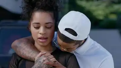 скачать клип CHIP feat. Ella Mai - Hit Me Up