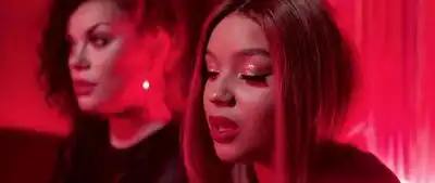 скачать клип Latifah - Avec Me