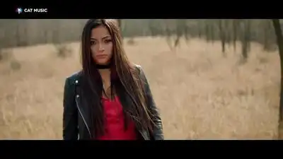 скачать клип Jukebox and Bella Santiago - Auzi cum bate