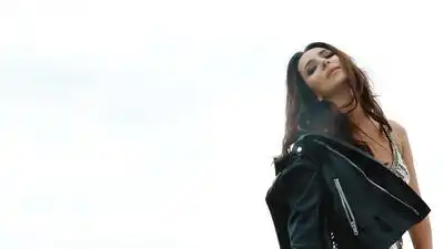 скачать клип Зара - Я лечу