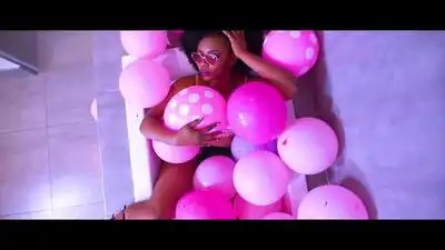 скачать клип Waje ft. Yemi Alade - I am Available