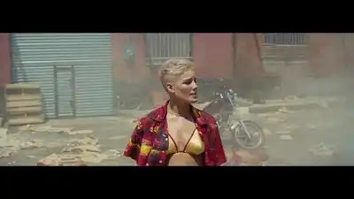 скачать клип Halsey - Sorry