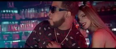 скачать клип La Materialista - Te Lo Compre