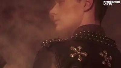 скачать клип Xenia Ghali - Stick Around