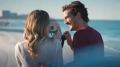 скачать клип Chris Young - Hangin On