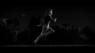 скачать клип Woodkid - Run Boy Run