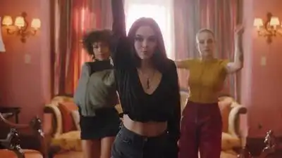 скачать клип Maggie Lindemann - Obsessed