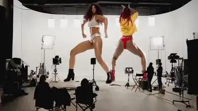 Скачать клип