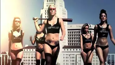 скачать клип Tropkillaz - Baby Baby