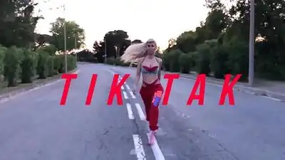 скачать клип La Pelopony - Tik Tak