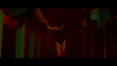 скачать клип Charli XCX - 5 In The Morning