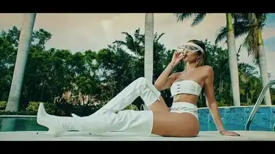 скачать клип Farruko, Nicki Minaj, Bad Bunny - Krippy Kush