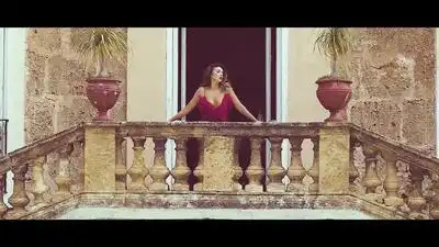 скачать клип Elvana Gjata and Ledri Vula - Mike