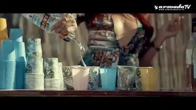 скачать клип Kav Verhouzer and Sjaak - Stap Voor Stap