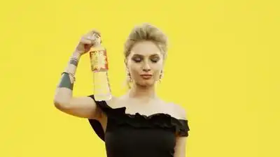 скачать клип Quest Pistols Show Ft. Dj Fenix - Пей Вода