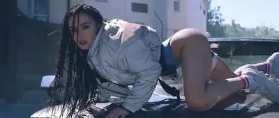 скачать клип MOLLY - Under My Skin