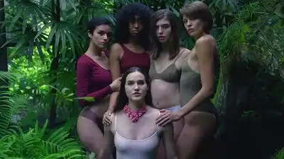 скачать клип SOFI TUKKER - Benadryl