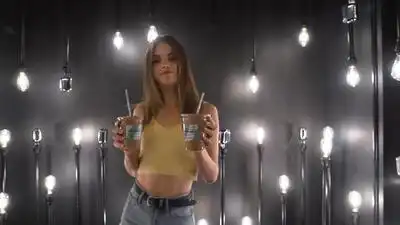 скачать клип Laidback Luke and Ale Mora Feat. Shermanology - Milkshake