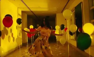 скачать клип The Chainsmokers Ft. Emily Warren - Side Effects