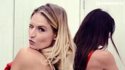 скачать клип Curbi - Playground