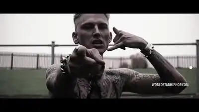 скачать клип Machine Gun Kelly - Rap Devil